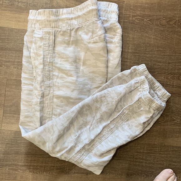 ATHLETA Neutral Camo Cabo Linen Joggers - sz 18 - Picture 14 of 14